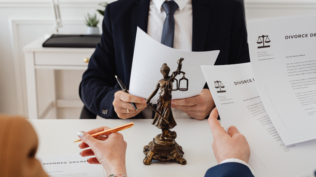 How to Prepare for Your First Meeting with a Divorce Lawyer