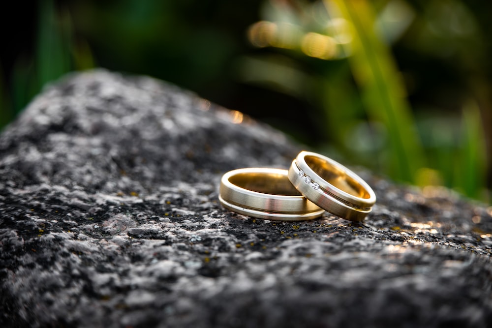 WHAT YOU NEED TO KNOW ABOUT PROMISE RINGS