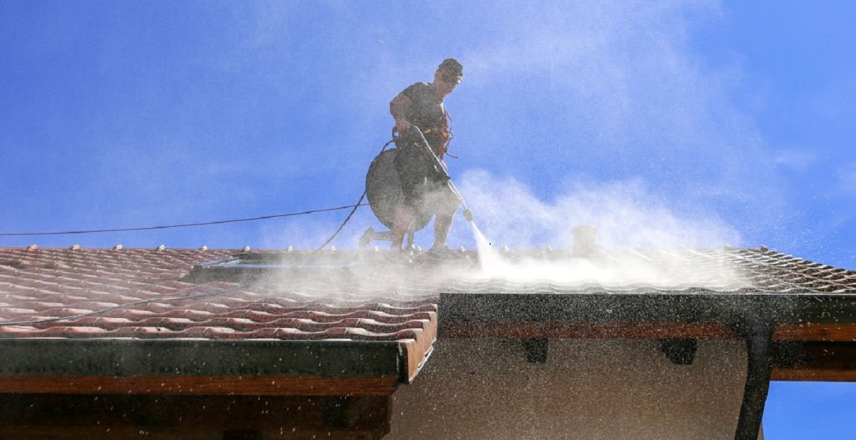 The Ultimate Guide to Roof Cleaning: Top 7 Tips