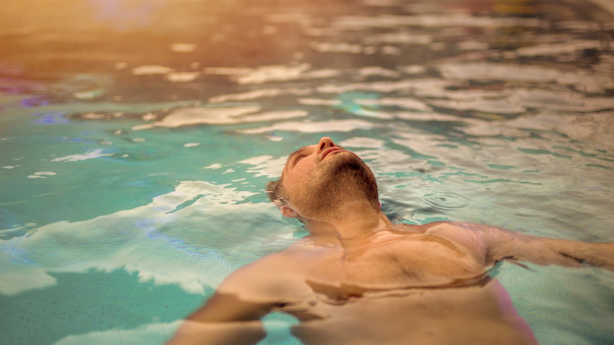 Why is swimming a better option for bipolar patients?